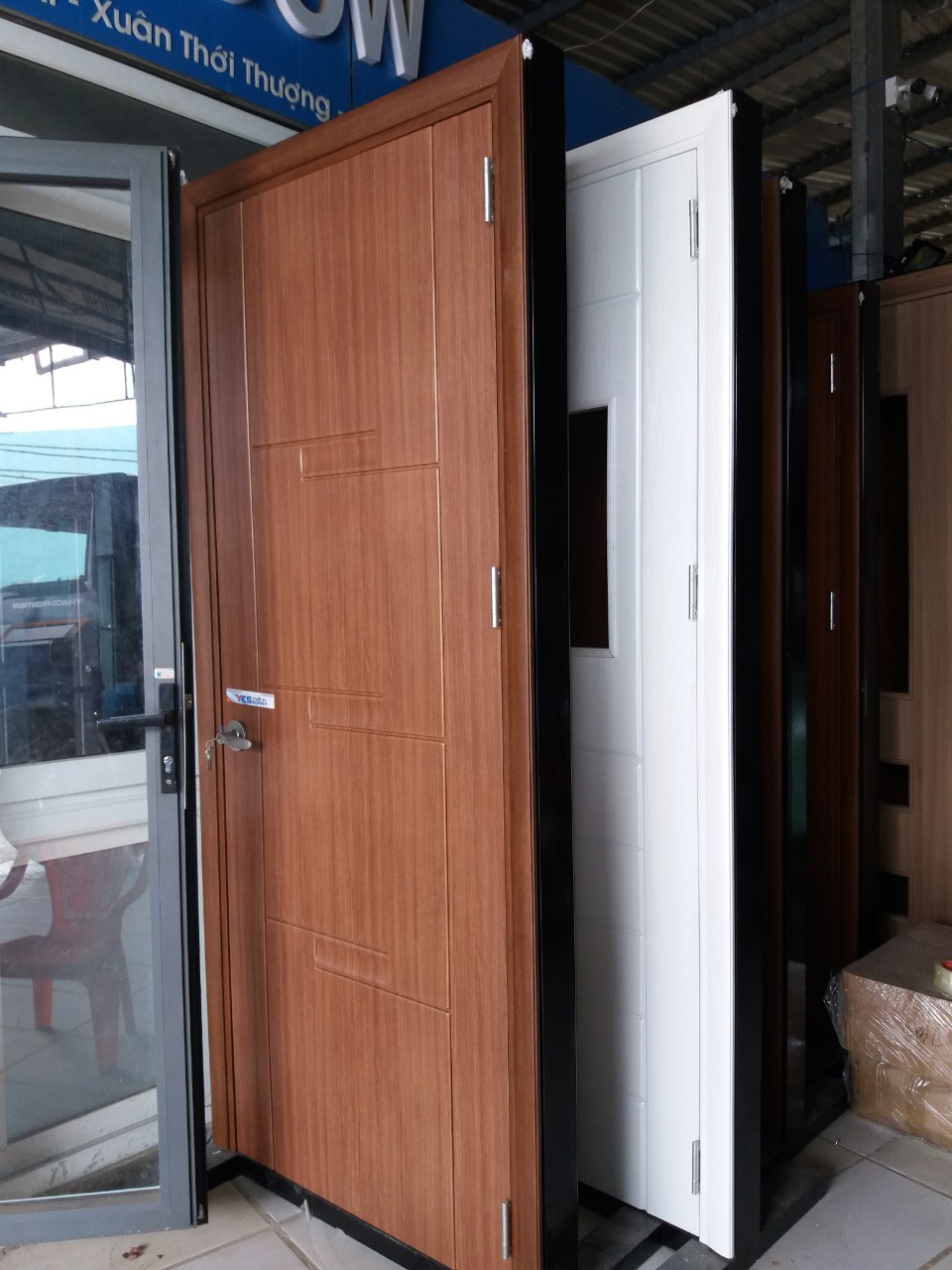 CỬA NHỰA GIẢ GỖ CÁCH ÂM GIÁ RẺ