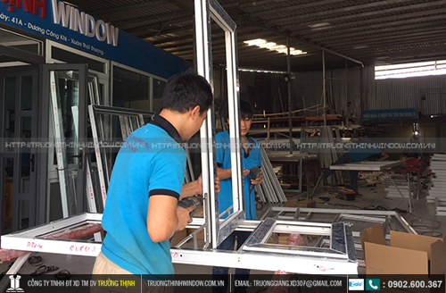 CỬA HÀNG LÀM CỬA NHÔM KÍNH TẠI QUẬN 3, QUẬN 4 GIÁ RẺ