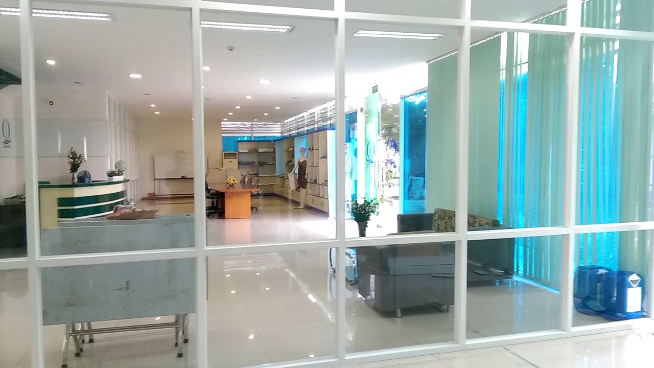 VÁCH KÍNH MẶT TIỀN GIÁ RẺ