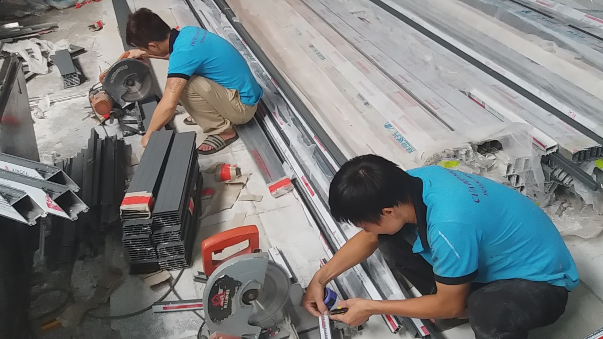 CHUYÊN LẮP ĐẶT CỬA NHÔM TRƯỢT TREO GIÁ CỰC RẺ