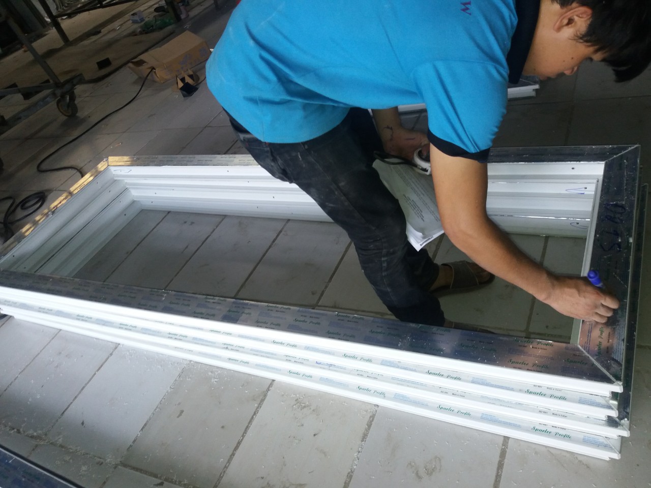 XƯỞNG SẢN XUẤT CỬA NHÔM KÍNH TẠI HÓC MÔN SẢN XUẤT ĐỦ LOẠI THEO YÊU CẦU